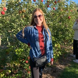 Meet your Posher, Amelia